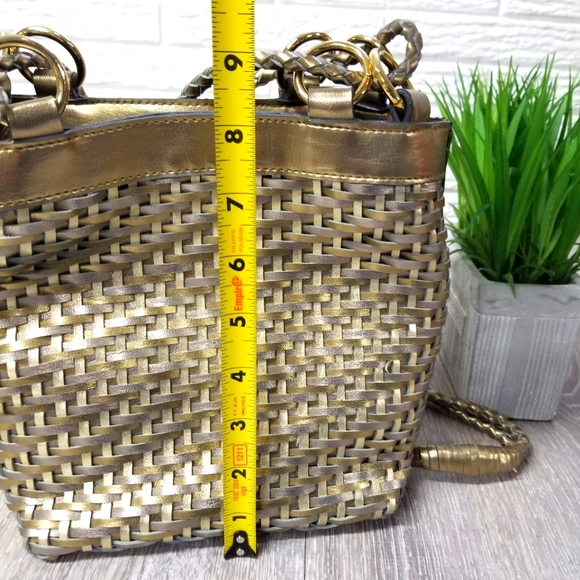 Gold metallic bucket tote - Picture 7 of 10